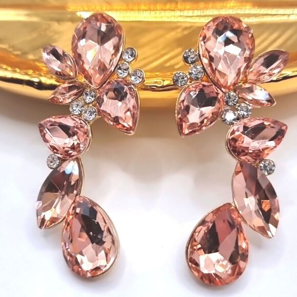 New ZARA Exciters peach rhinestone earrings - Picture 1 of 9